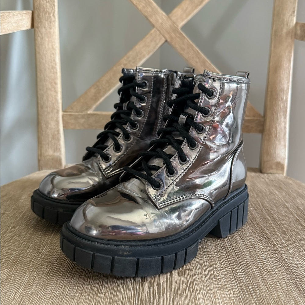 Madden NYC Girls Gray Silver Metallic Lug Ankle Boots zippered Lace Up Size 13
